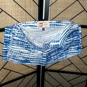 White and blue shorts lei